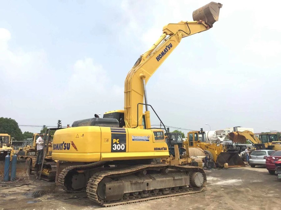 ญี่ปุ่น ขายเครื่องขุด Komatsu มือสอง PC300-7 เครื่องจักร Jindongyu