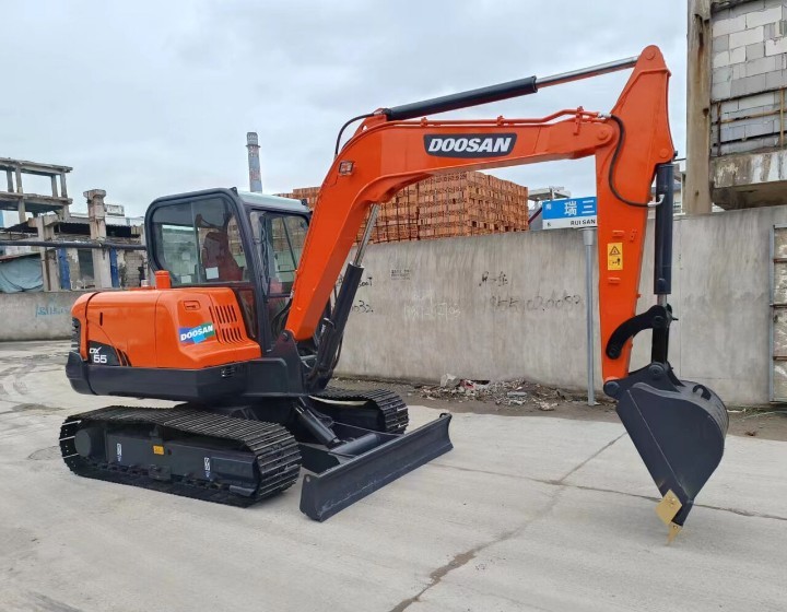 เกาหลี ใช้ Doosan Excavator สําหรับขาย มือสอง DX55 Jindongyu เครื่องจักร
