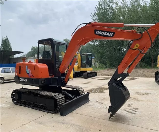 เกาหลี ใช้ Doosan Excavator สําหรับขายมือสอง DH55 Jindongyu เครื่องจักร