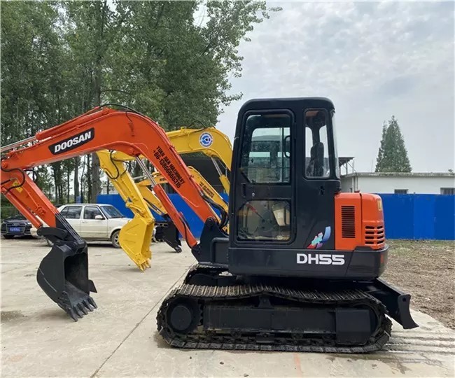 เกาหลี ใช้ Doosan Excavator สําหรับขายมือสอง DH55 Jindongyu เครื่องจักร