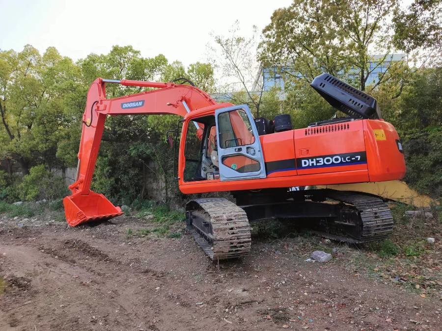 เกาหลี ขายเครื่องขุด Doosan มือสอง DH300LC เครื่องจักร Jindongyu