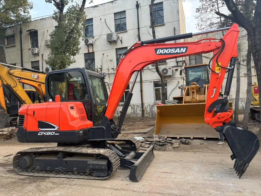 เกาหลี ใช้ Doosan Excavator สําหรับขาย มือสอง DX60 Jindongyu เครื่องจักร
