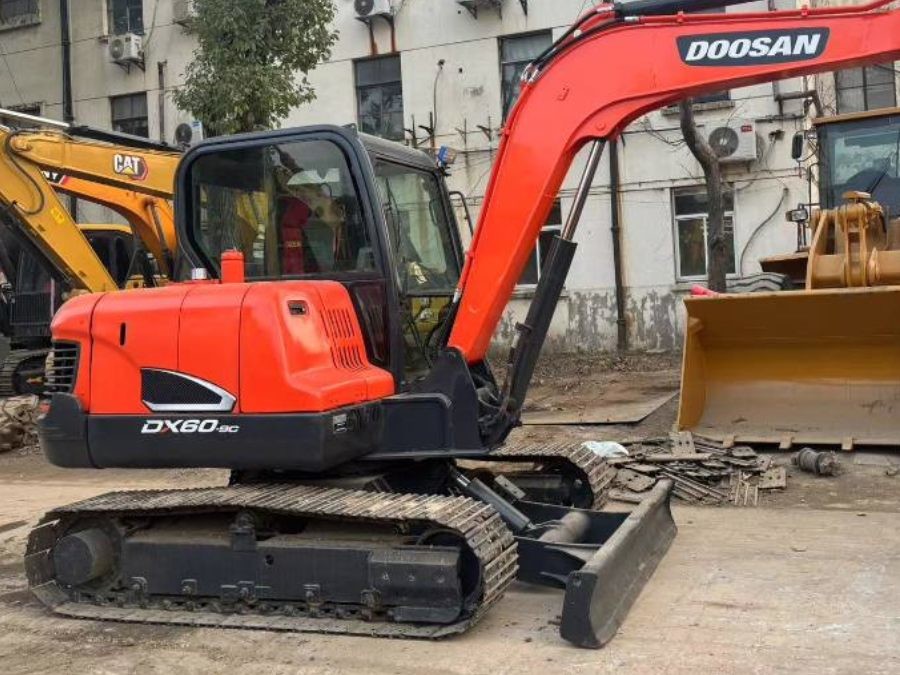 เกาหลี ใช้ Doosan Excavator สําหรับขาย มือสอง DX60 Jindongyu เครื่องจักร