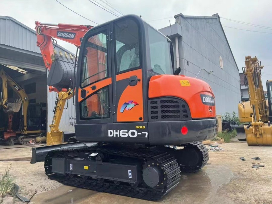 เกาหลี ขายเครื่องขุด Doosan มือสอง DH60-7 Jindongyu เครื่องจักร