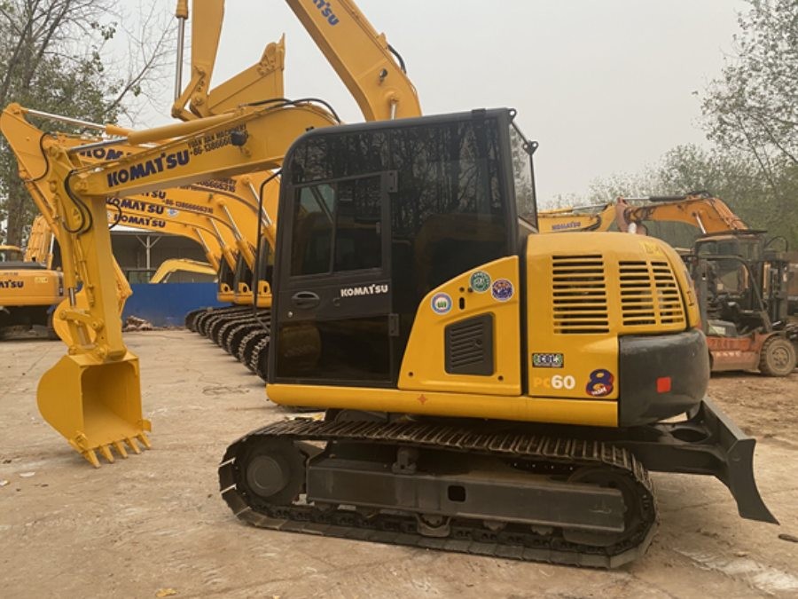 ญี่ปุ่น ขายเครื่องขุด Komatsu มือสอง PC60 เครื่องจักร Jindongyu