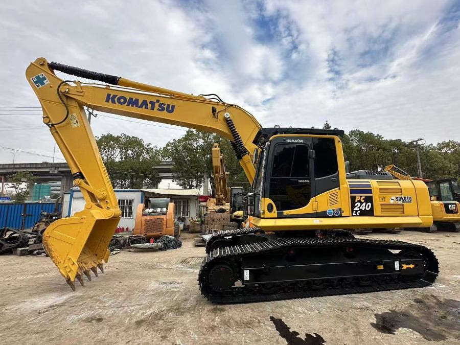ญี่ปุ่น ขายเครื่องขุด Komatsu มือสอง PC240-8 เครื่องจักร Jindongyu