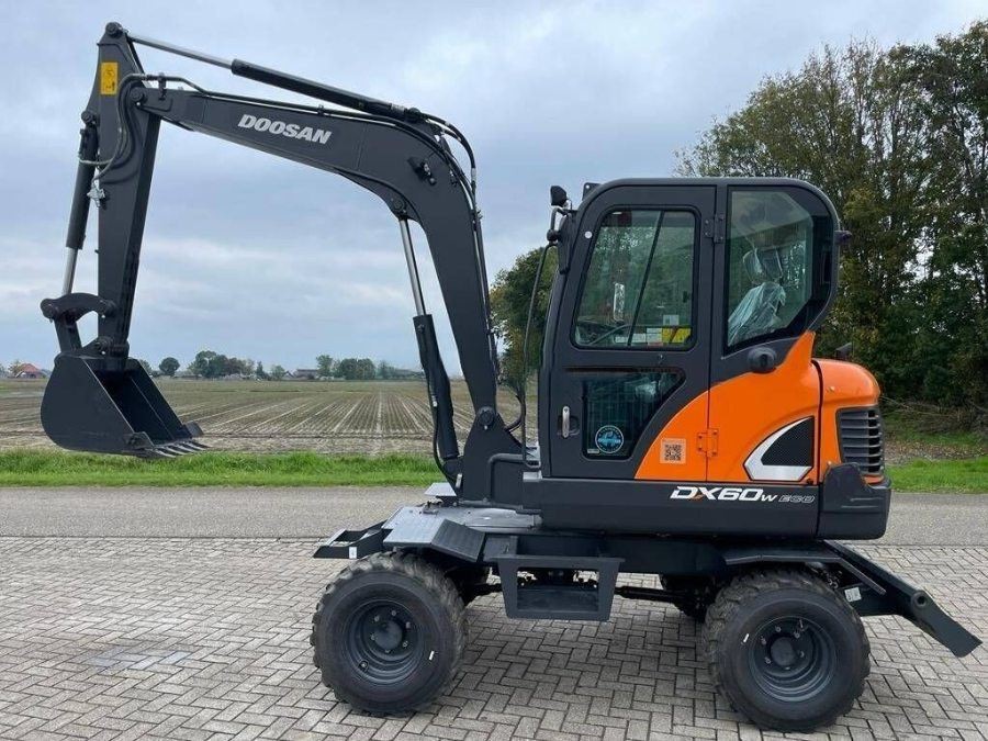 เกาหลี ใช้ Doosan Excavator สําหรับขาย มือสอง DX60W Jindongyu เครื่องจักร
