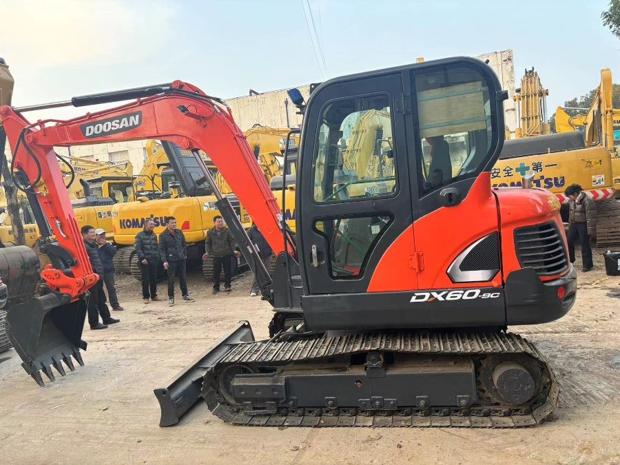 เกาหลี ใช้ Doosan Excavator สําหรับขาย มือสอง DX60 Jindongyu เครื่องจักร