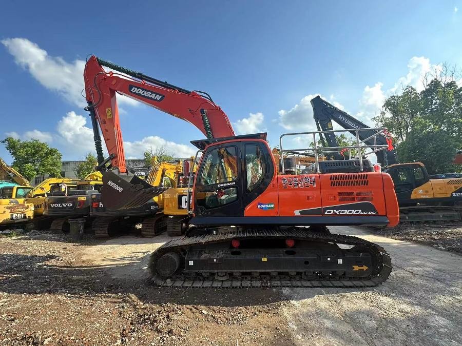 เกาหลี ใช้ Doosan Excavator สําหรับขาย มือสอง DX300LC Jindongyu เครื่องจักร