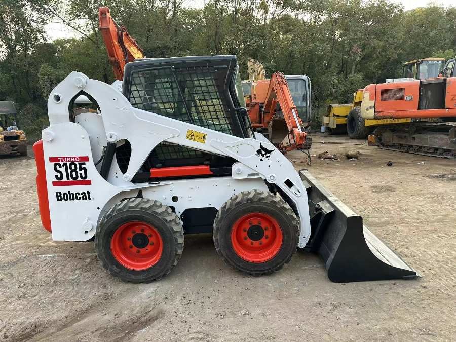 สหรัฐอเมริกา ขายเครื่องยนต์ Bobcat Skid Steer มือสอง S185 Jindongyu Machinery